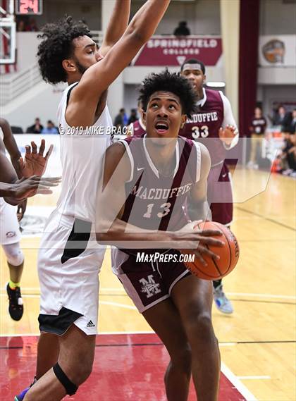 Thumbnail 3 in MacDuffie vs. Putnam Science Academy (Spalding Hoophall Classic) photogallery.