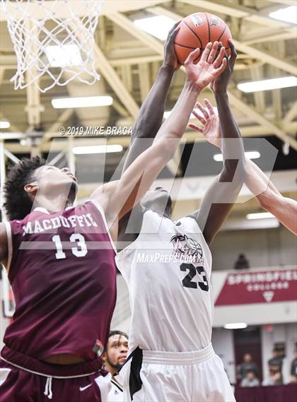 Thumbnail 3 in MacDuffie vs. Putnam Science Academy (Spalding Hoophall Classic) photogallery.