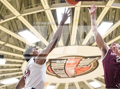 Thumbnail 3 in MacDuffie vs. Putnam Science Academy (Spalding Hoophall Classic) photogallery.