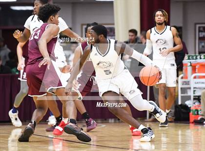 Thumbnail 1 in MacDuffie vs. Putnam Science Academy (Spalding Hoophall Classic) photogallery.