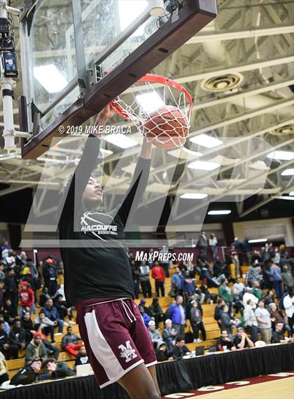Thumbnail 3 in MacDuffie vs. Putnam Science Academy (Spalding Hoophall Classic) photogallery.