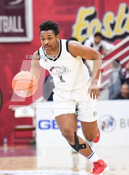 Thumbnail 2 in MacDuffie vs. Putnam Science Academy (Spalding Hoophall Classic) photogallery.