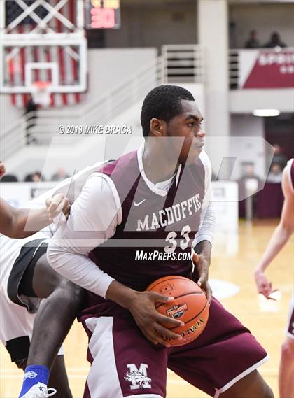 Thumbnail 3 in MacDuffie vs. Putnam Science Academy (Spalding Hoophall Classic) photogallery.