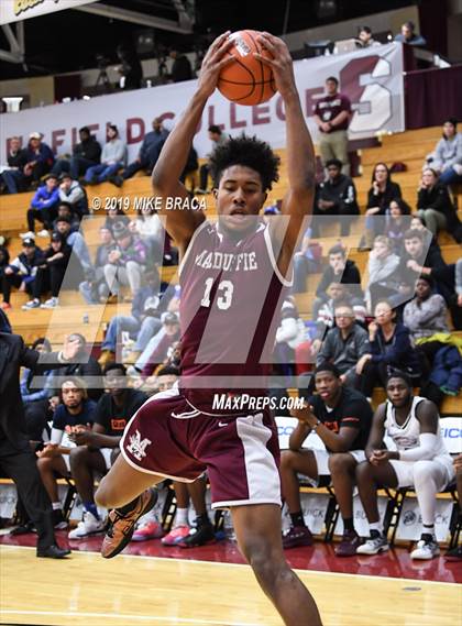 Thumbnail 1 in MacDuffie vs. Putnam Science Academy (Spalding Hoophall Classic) photogallery.