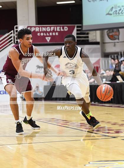 Thumbnail 3 in MacDuffie vs. Putnam Science Academy (Spalding Hoophall Classic) photogallery.
