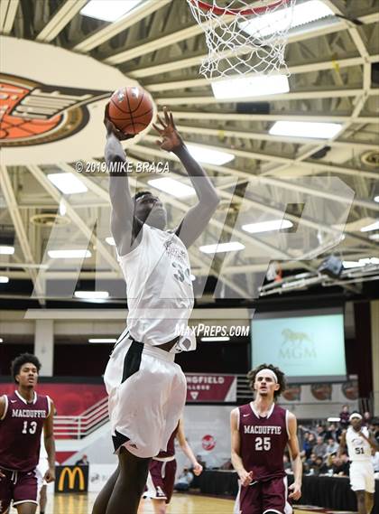 Thumbnail 3 in MacDuffie vs. Putnam Science Academy (Spalding Hoophall Classic) photogallery.
