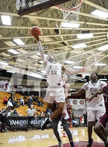 Thumbnail 2 in MacDuffie vs. Putnam Science Academy (Spalding Hoophall Classic) photogallery.