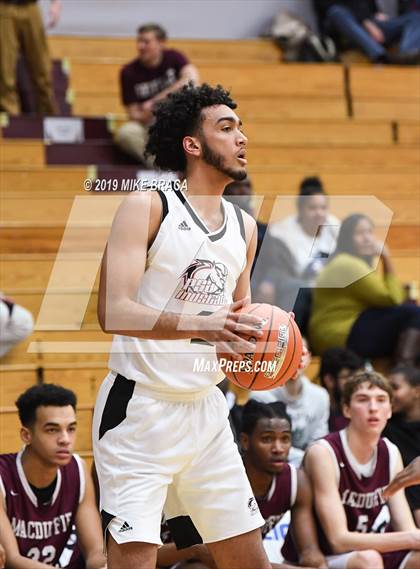 Thumbnail 1 in MacDuffie vs. Putnam Science Academy (Spalding Hoophall Classic) photogallery.