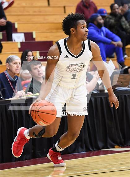 Thumbnail 2 in MacDuffie vs. Putnam Science Academy (Spalding Hoophall Classic) photogallery.