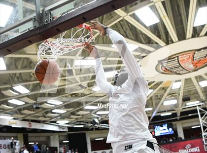 Thumbnail 3 in MacDuffie vs. Putnam Science Academy (Spalding Hoophall Classic) photogallery.