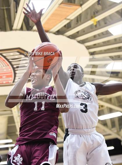Thumbnail 3 in MacDuffie vs. Putnam Science Academy (Spalding Hoophall Classic) photogallery.