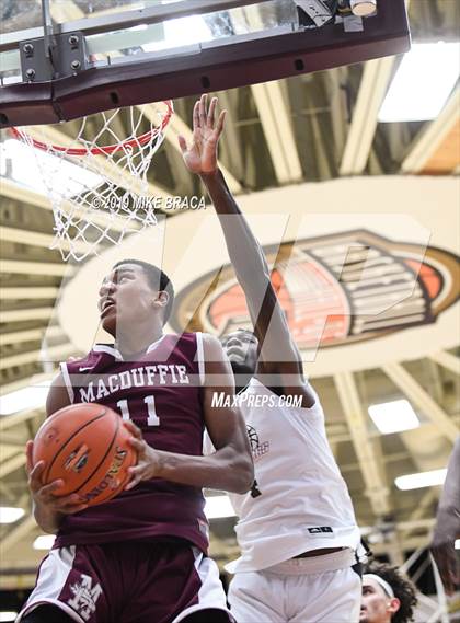 Thumbnail 1 in MacDuffie vs. Putnam Science Academy (Spalding Hoophall Classic) photogallery.