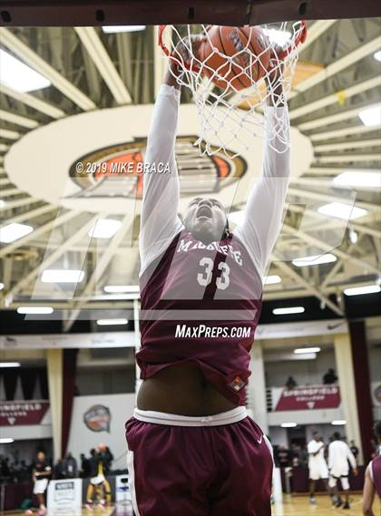 Thumbnail 1 in MacDuffie vs. Putnam Science Academy (Spalding Hoophall Classic) photogallery.
