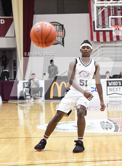 Thumbnail 1 in MacDuffie vs. Putnam Science Academy (Spalding Hoophall Classic) photogallery.