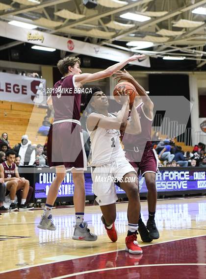 Thumbnail 1 in MacDuffie vs. Putnam Science Academy (Spalding Hoophall Classic) photogallery.