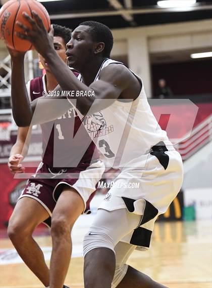 Thumbnail 1 in MacDuffie vs. Putnam Science Academy (Spalding Hoophall Classic) photogallery.
