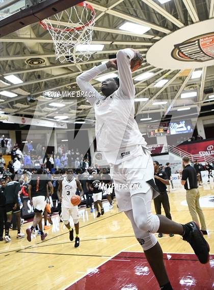 Thumbnail 2 in MacDuffie vs. Putnam Science Academy (Spalding Hoophall Classic) photogallery.