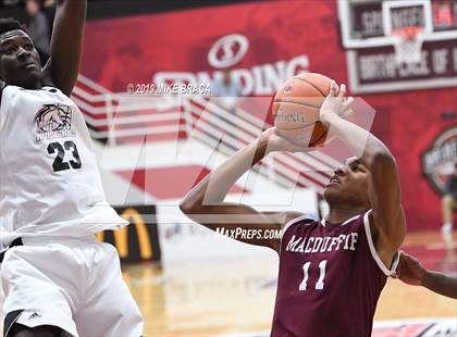Thumbnail 2 in MacDuffie vs. Putnam Science Academy (Spalding Hoophall Classic) photogallery.