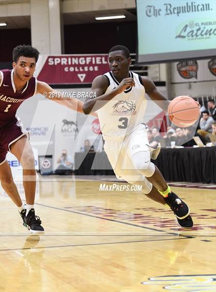 Thumbnail 1 in MacDuffie vs. Putnam Science Academy (Spalding Hoophall Classic) photogallery.