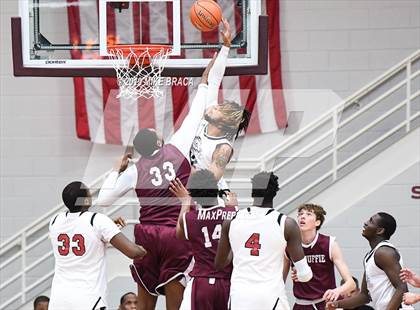 Thumbnail 3 in MacDuffie vs. Putnam Science Academy (Spalding Hoophall Classic) photogallery.