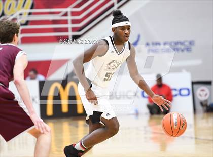 Thumbnail 2 in MacDuffie vs. Putnam Science Academy (Spalding Hoophall Classic) photogallery.