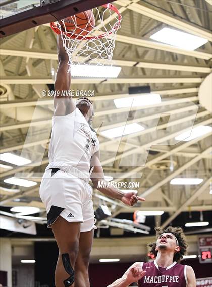 Thumbnail 3 in MacDuffie vs. Putnam Science Academy (Spalding Hoophall Classic) photogallery.