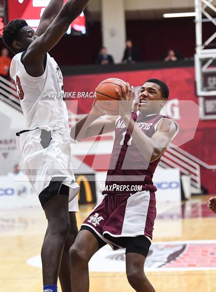 Thumbnail 1 in MacDuffie vs. Putnam Science Academy (Spalding Hoophall Classic) photogallery.