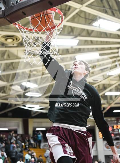 Thumbnail 2 in MacDuffie vs. Putnam Science Academy (Spalding Hoophall Classic) photogallery.