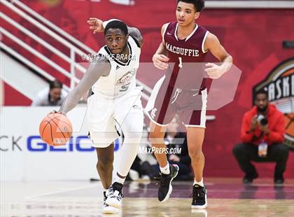 Thumbnail 3 in MacDuffie vs. Putnam Science Academy (Spalding Hoophall Classic) photogallery.