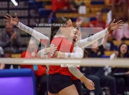 Thumbnail 2 in Hilmar vs Elsinore (CIF State Division 5 Final) photogallery.