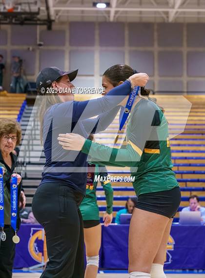 Thumbnail 2 in Hilmar vs Elsinore (CIF State Division 5 Final) photogallery.