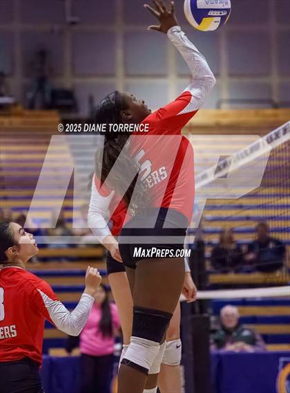 Thumbnail 3 in Hilmar vs Elsinore (CIF State Division 5 Final) photogallery.