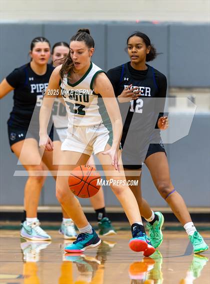 Thumbnail 2 in Piper @ De Soto photogallery.