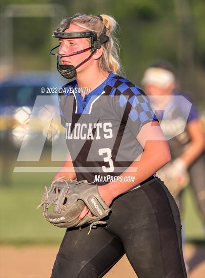 Thumbnail 2 in Davenport West vs Durant (Varsity Classic) photogallery.