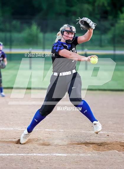 Thumbnail 3 in Davenport West vs Durant (Varsity Classic) photogallery.