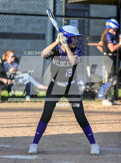 Thumbnail 2 in Davenport West vs Durant (Varsity Classic) photogallery.