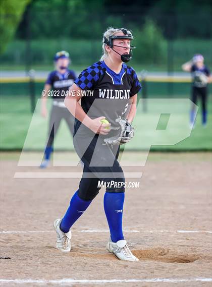 Thumbnail 2 in Davenport West vs Durant (Varsity Classic) photogallery.