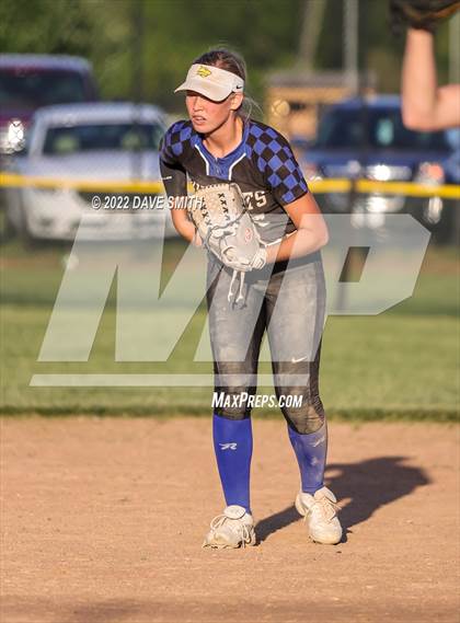 Thumbnail 2 in Davenport West vs Durant (Varsity Classic) photogallery.