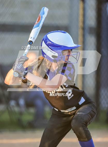 Thumbnail 1 in Davenport West vs Durant (Varsity Classic) photogallery.