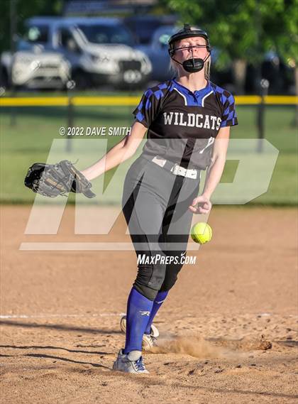 Thumbnail 3 in Davenport West vs Durant (Varsity Classic) photogallery.