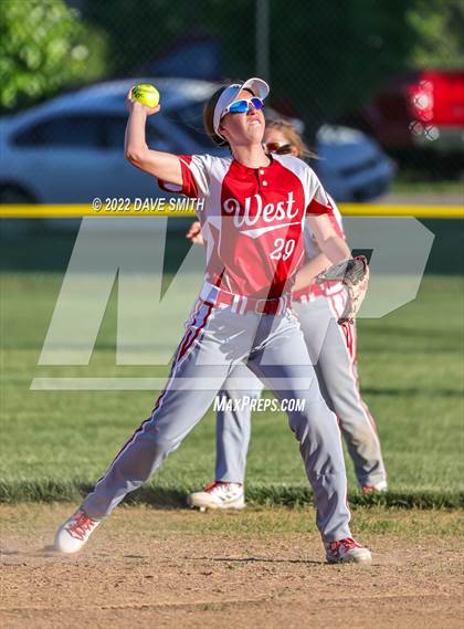 Thumbnail 2 in Davenport West vs Durant (Varsity Classic) photogallery.