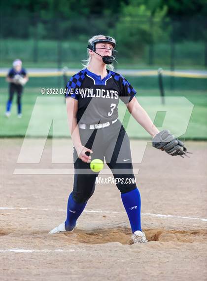 Thumbnail 2 in Davenport West vs Durant (Varsity Classic) photogallery.
