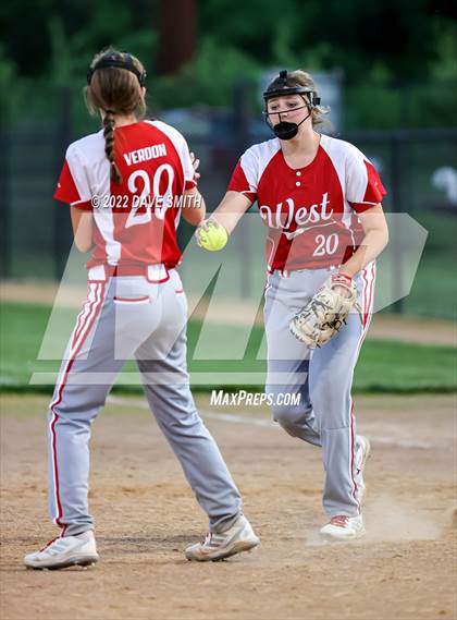 Thumbnail 1 in Davenport West vs Durant (Varsity Classic) photogallery.