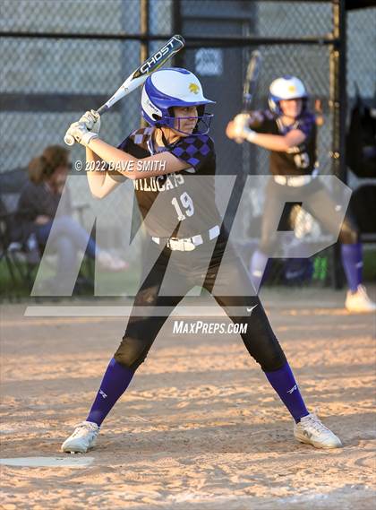 Thumbnail 2 in Davenport West vs Durant (Varsity Classic) photogallery.