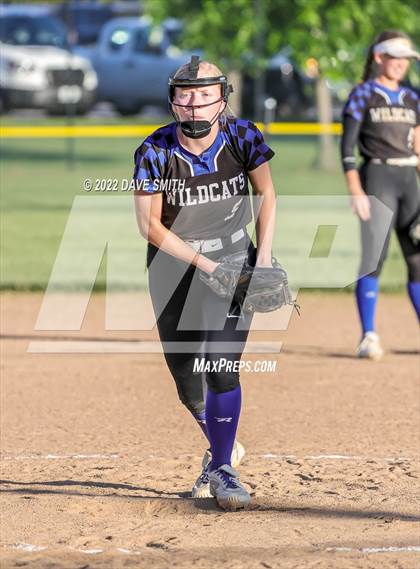 Thumbnail 1 in Davenport West vs Durant (Varsity Classic) photogallery.