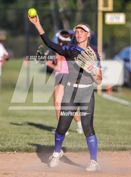 Thumbnail 2 in Davenport West vs Durant (Varsity Classic) photogallery.