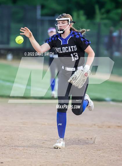 Thumbnail 2 in Davenport West vs Durant (Varsity Classic) photogallery.