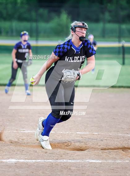 Thumbnail 2 in Davenport West vs Durant (Varsity Classic) photogallery.