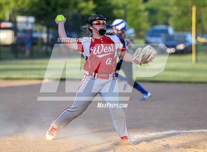 Thumbnail 1 in Davenport West vs Durant (Varsity Classic) photogallery.