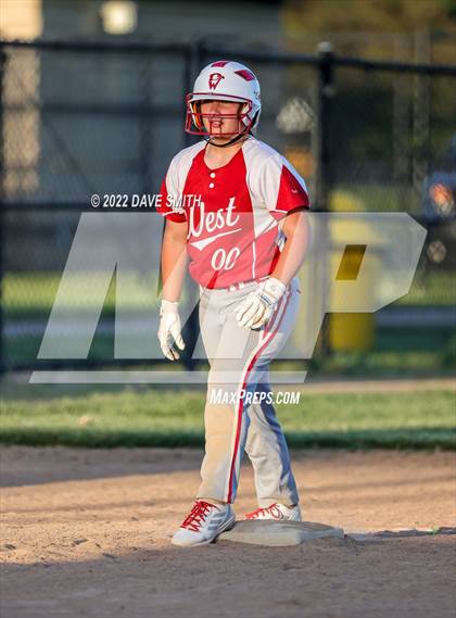 Thumbnail 3 in Davenport West vs Durant (Varsity Classic) photogallery.